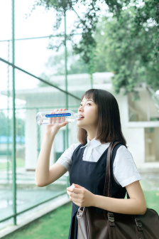 缓慢而有力的往里挺送作文